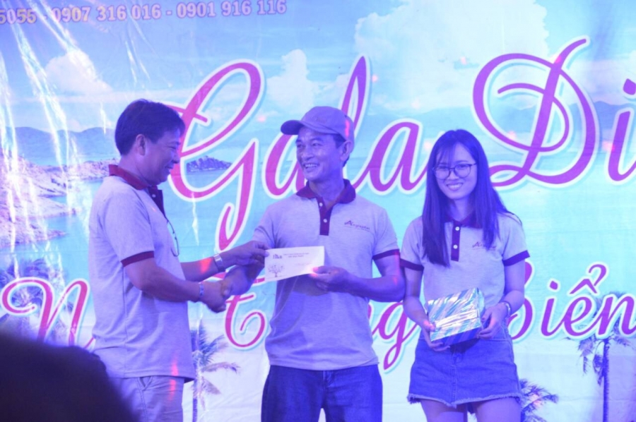 NGƯỜI ĐOẠT GIẢI 1 HÍT ĐẤT .